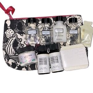 Travel toiletries bag